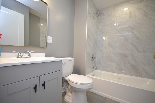 Photo - 413 Davis Ave Unit 2