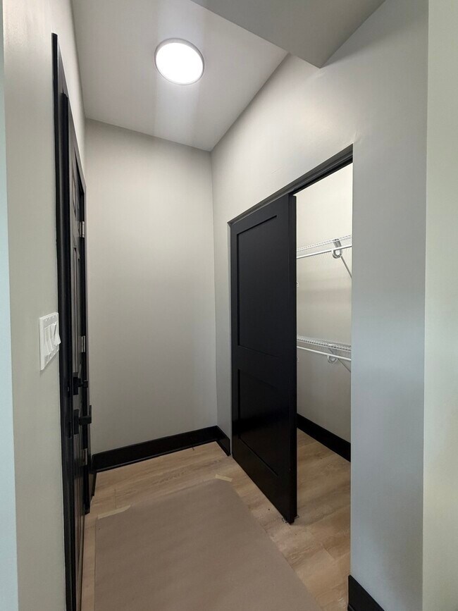 Photo - 5252 W Berteau Ave