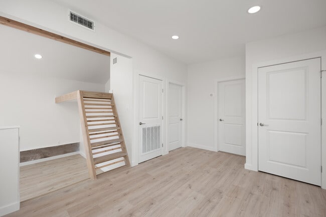 Photo - 66 E Ringgold St