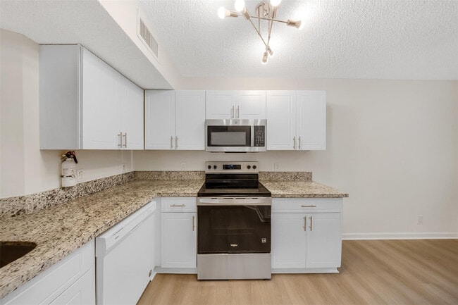 Photo - 8977 Wiles Rd Unidad 102