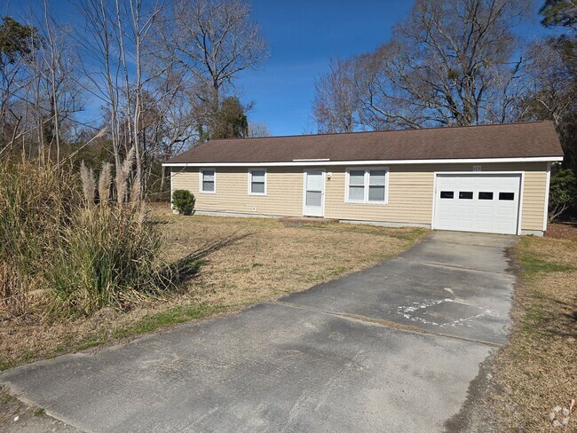 Building Photo - 3 Bedroom, 2 bath with one car garage Rental