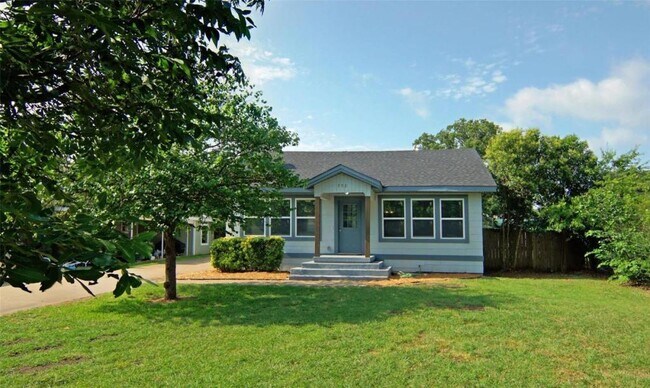 Photo - 702 Shawnee St