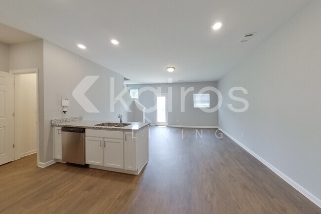 Photo - 139 Dudley Wy