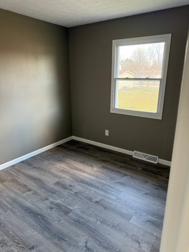 Photo - 1881 Lakeview Dr