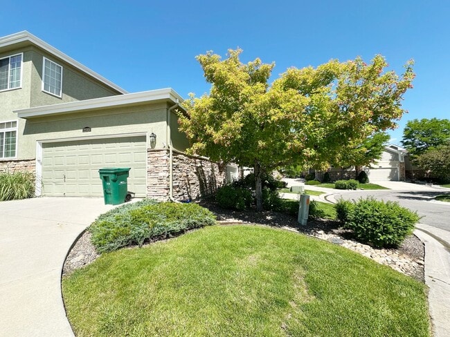 Photo - Bright, Spacious 2-Bedroom Home in Aurora with Room to Grow
