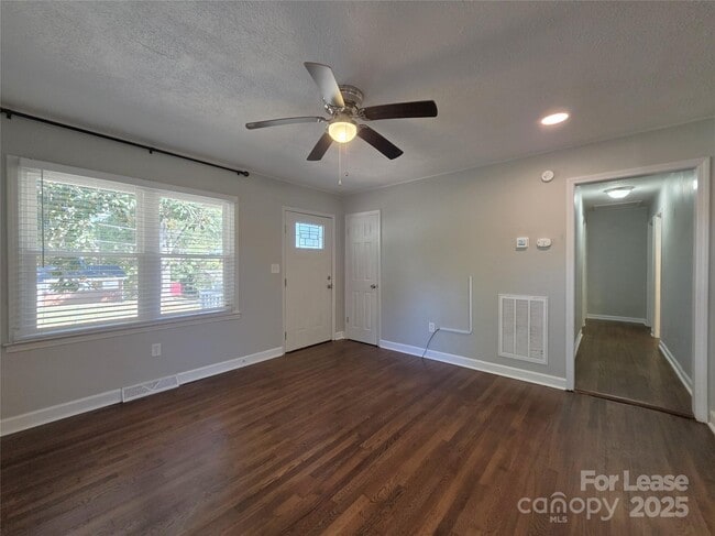 Photo - 305 Amber Ct SW