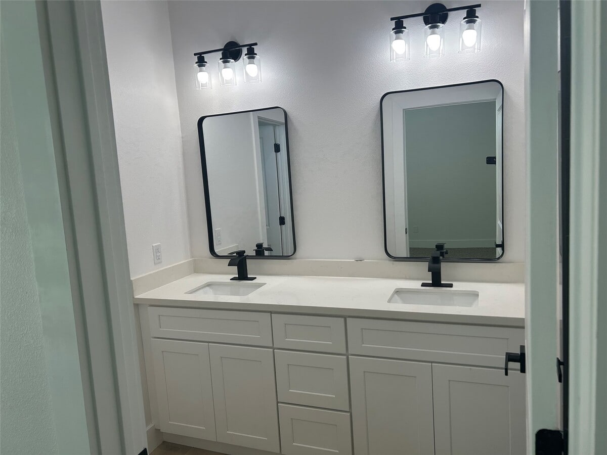 Photo - 8203 Sparta St