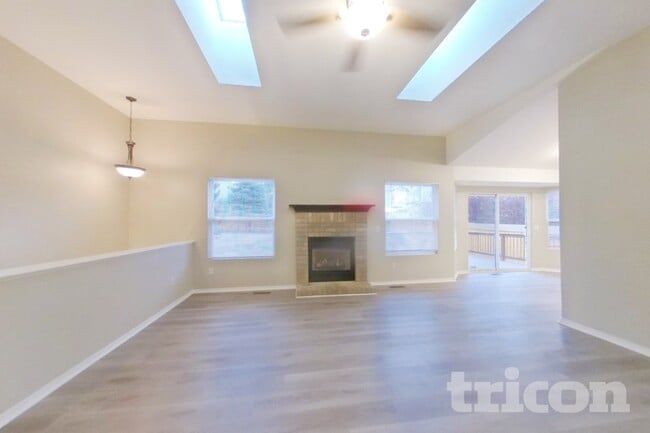 Photo - 8195 Radcliff Dr