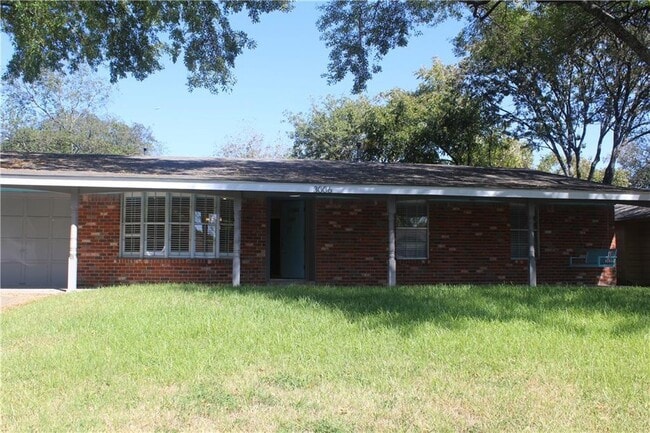 Photo - 3006 Maplelawn Cir