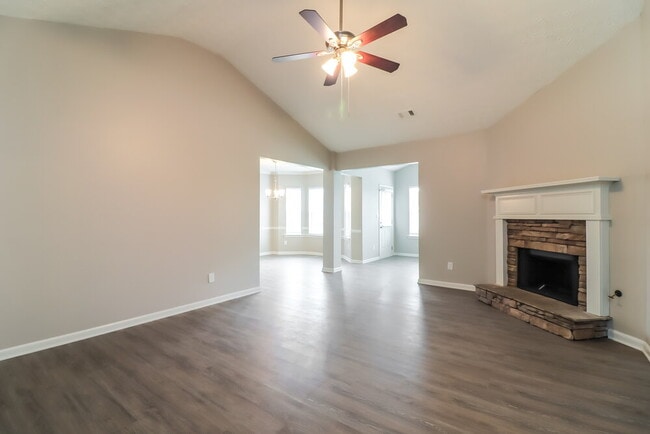 Photo - 7030 Duncan Walk