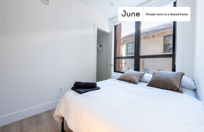 Room in Shared 4 bed/2 bath home in Dupont Circle