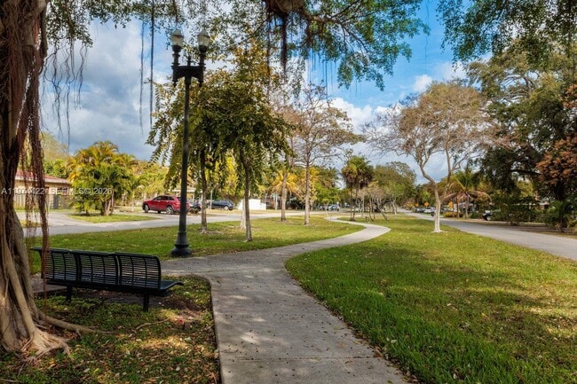 Photo - 1301 NE 153rd St