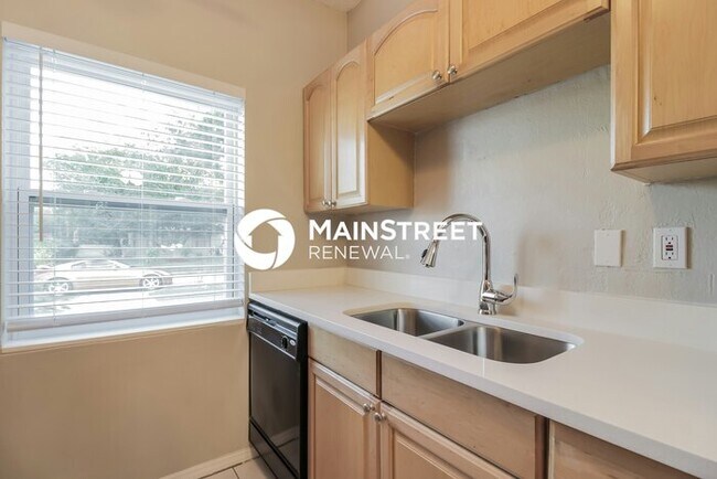 Photo - 4 Bedroom Pet-Friendly Home in Orlando, FL with Main Street Renewal