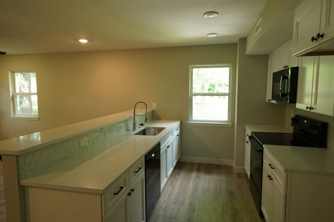 Photo - 1104 N 1200 Rd