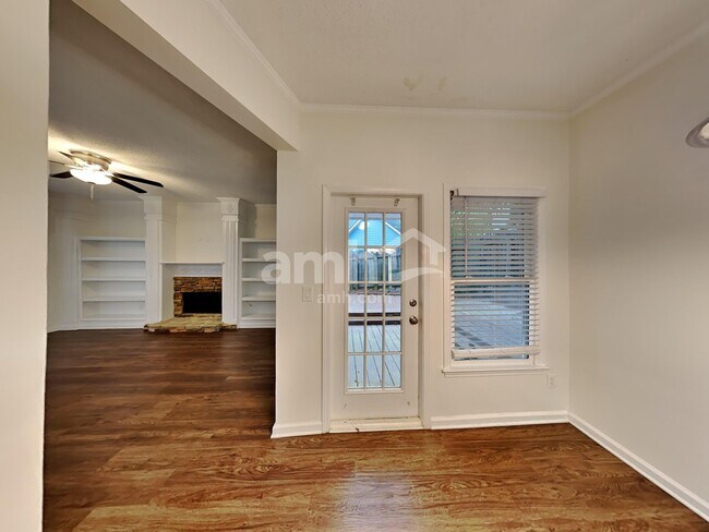 Photo - 403 Pine Grove Way