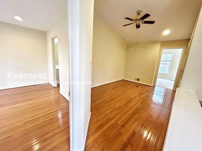 Building Photo - 43559 Mink Meadows St