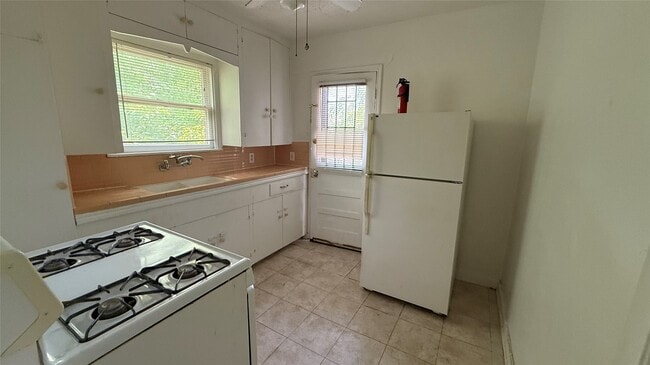 Photo - 4420 Roseland St