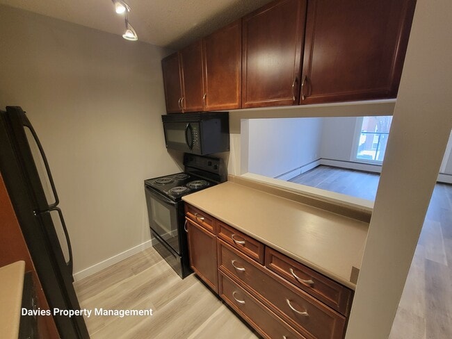 Photo - 10326-10117 117 St NW