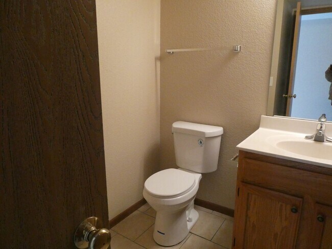 Photo - 3 Bedroom 2.5 bath Duplex in Blue Springs