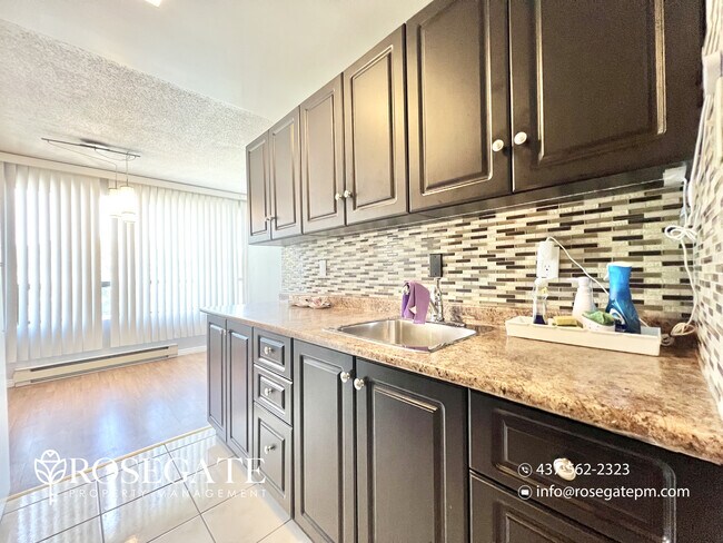 Photo - Spacious 2-Bedroom Apartment in Prime London Location – 900 Sq Ft Unit 609