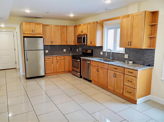 Building Photo - 159 Elm St Unit 1