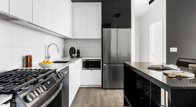 Photo - 749 N Wells St