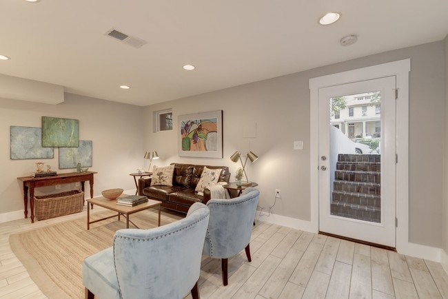 Bright open living area - 812 Kentucky Ave SE Apartment Unit B