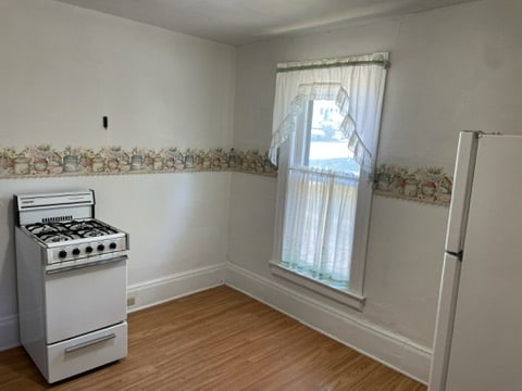 Building Photo - 2 W 2nd St Rental