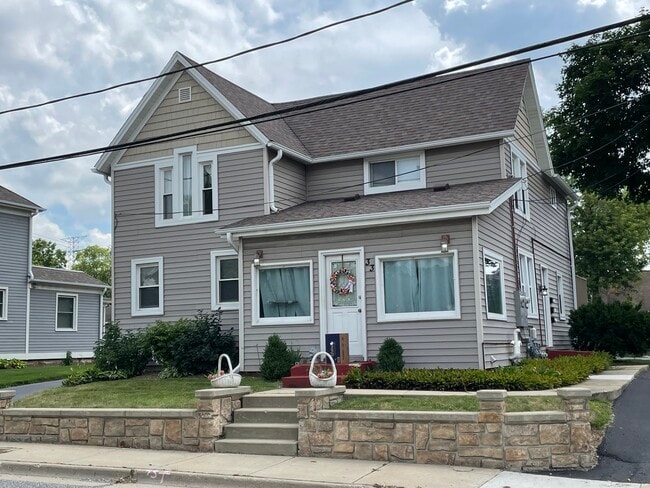Building Photo - 33 E Main St Rental