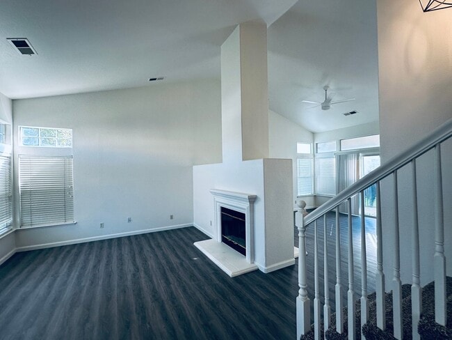 Photo - Elk Grove - HOUSE FOR RENT!