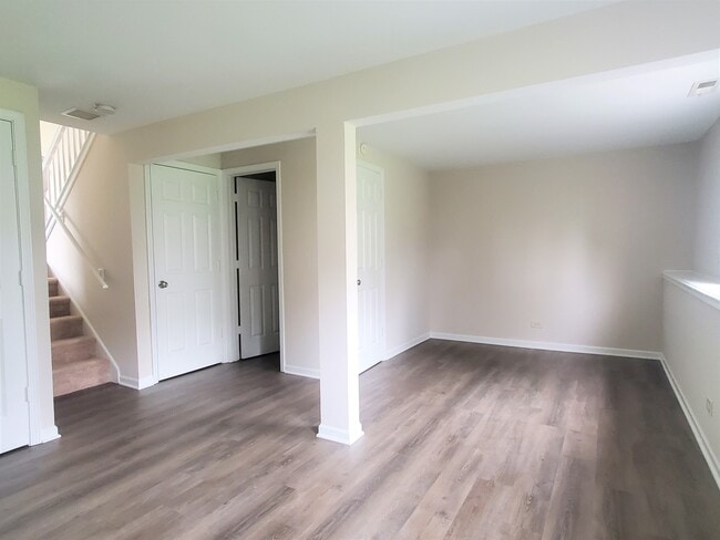 Photo - 811 Cambridge Pl