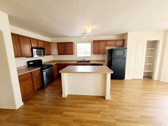 Photo - 3  bed, 2.5  bath 2,300  sq ft in the Huni...