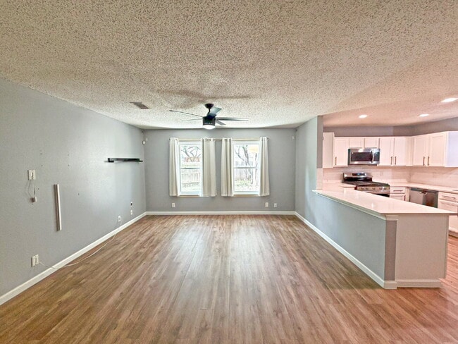 Photo - 1302 Whitegate