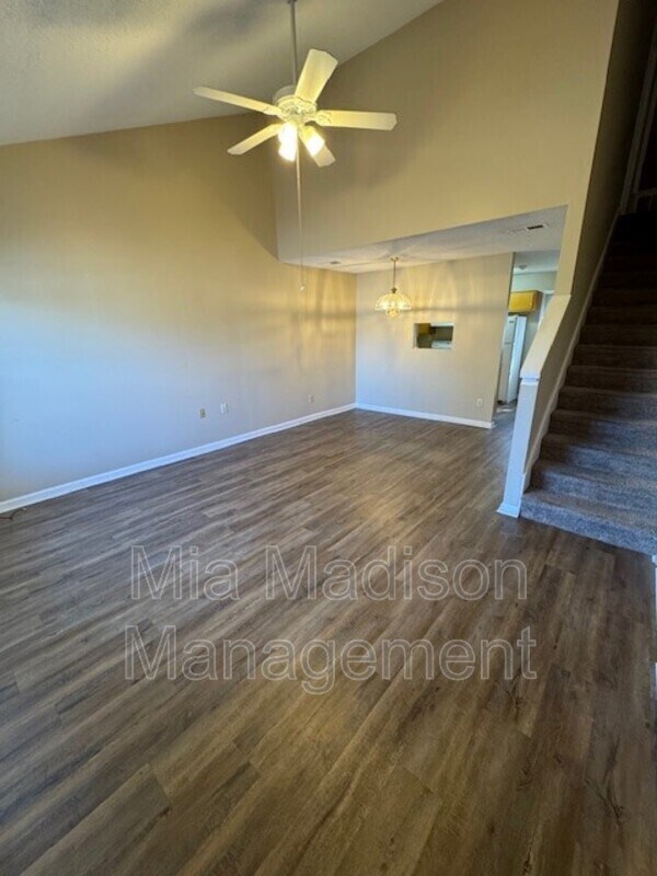 Photo - 141 Hunt Club Ct