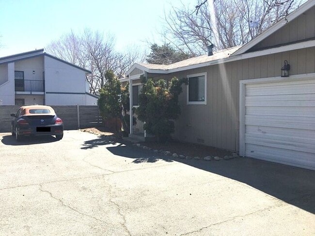 Photo - Reno Duplex - Garage, Dishwasher, Washer/Dryer Hookups, Central A/C