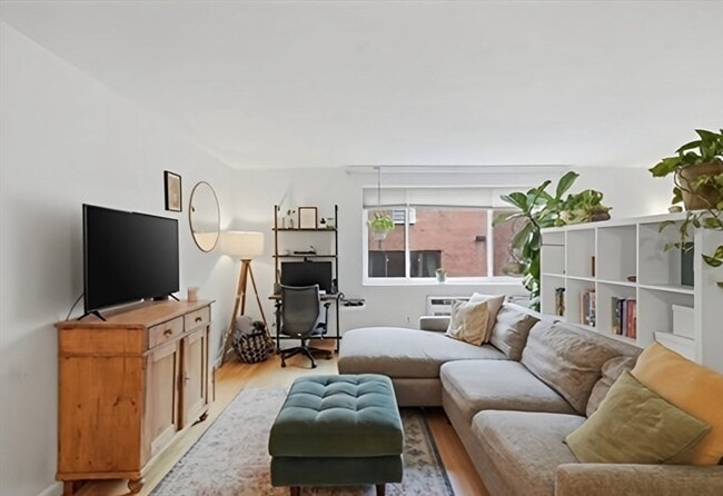 Building Photo - 74 Kent St Unit 35
