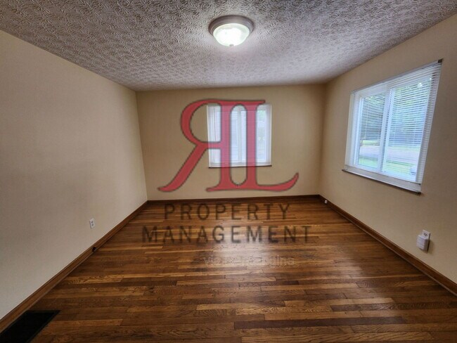 Photo - 156 Collingwood Ave