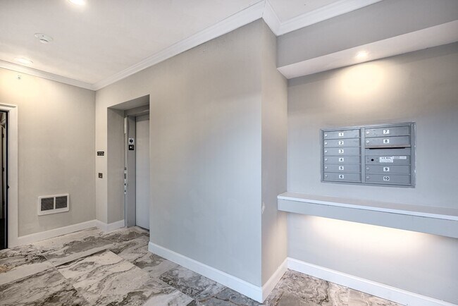 Photo - 125 Addison St Unit 2