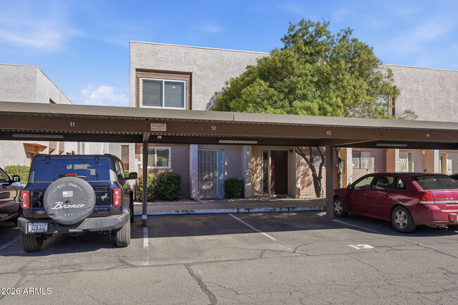 Photo - 834 W 14th St