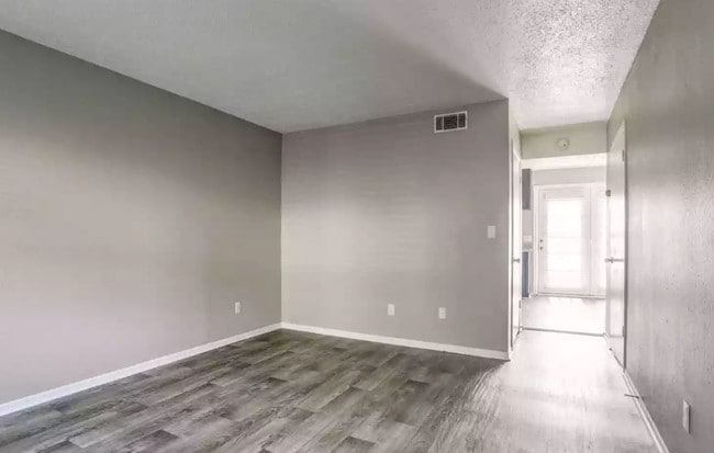 Photo - Country Oaks