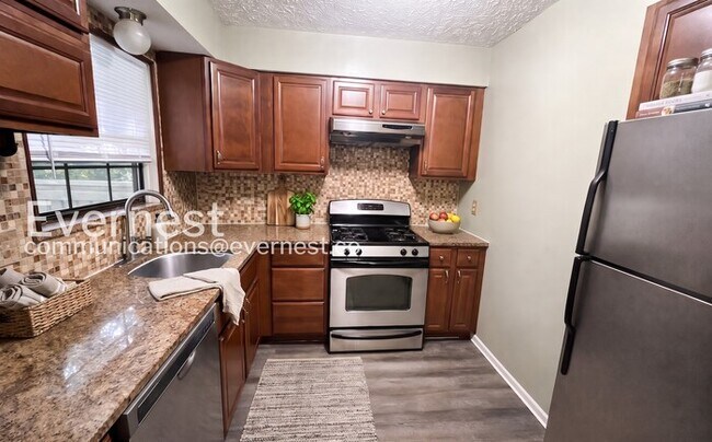 1372 Eastwick Way