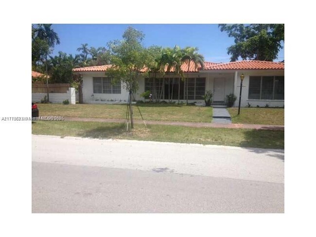 Photo - 1100 N Shore Dr Casa