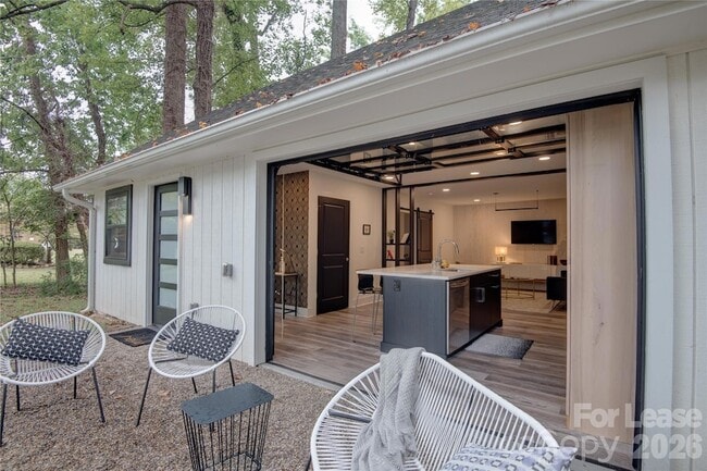 Building Photo - 3945 Rockfern Rd