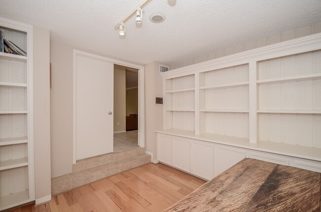 Photo - 130 Sugar Berry Cir