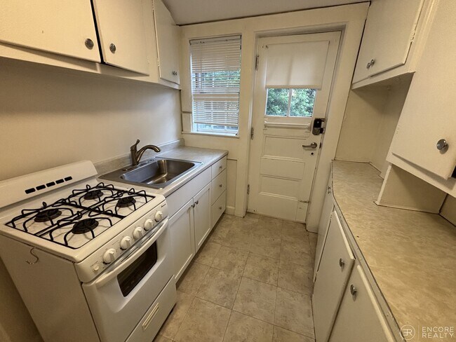Photo - 38 Gibson St Unit 3B