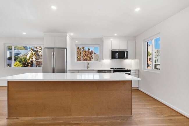 Photo - 618 19th St S Condo