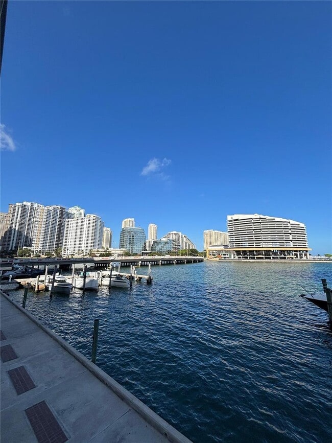 Building Photo - 999 Brickell Bay Dr Unit 1009