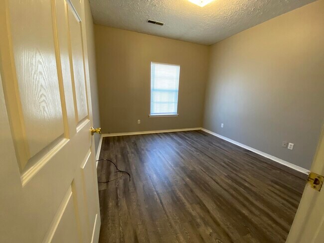 Photo - 2452 Southtown Blvd