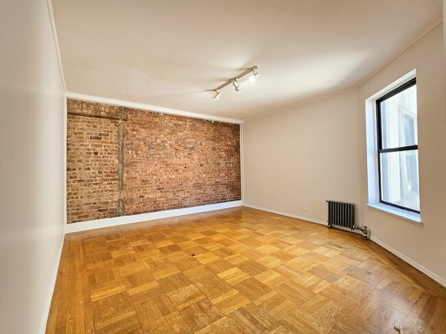 Building Photo - 610 W 150th St Rental