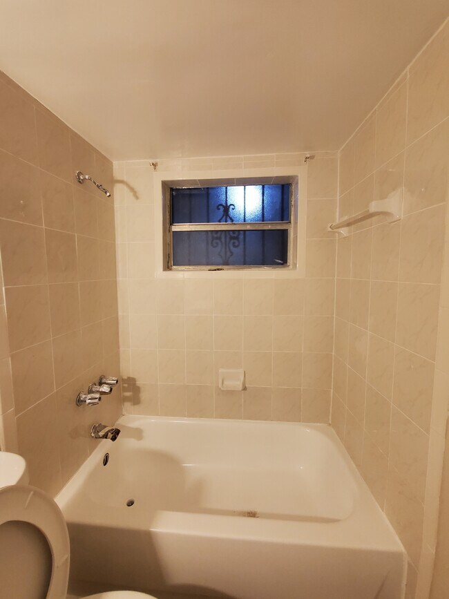 Photo - 1035 W 77th St Unit 213